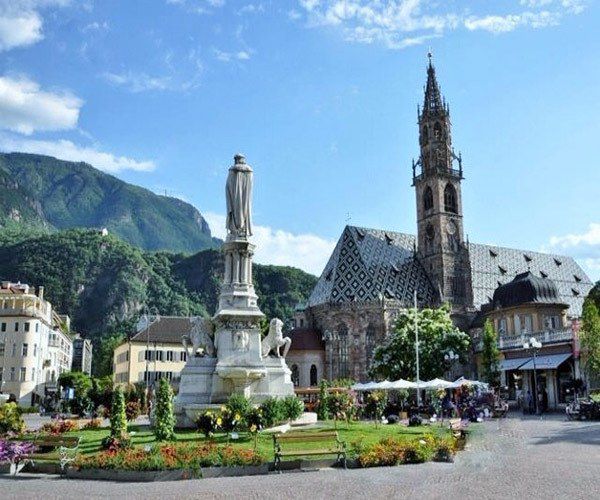 cassandrasurett's tweet photo. Top 5 attractions in #Bolzano - A Luxury Travel Blog https://t.co/88nlcCN6Bi
#Travel #Italy #winter https://t.co/zJDRVj8F4Q