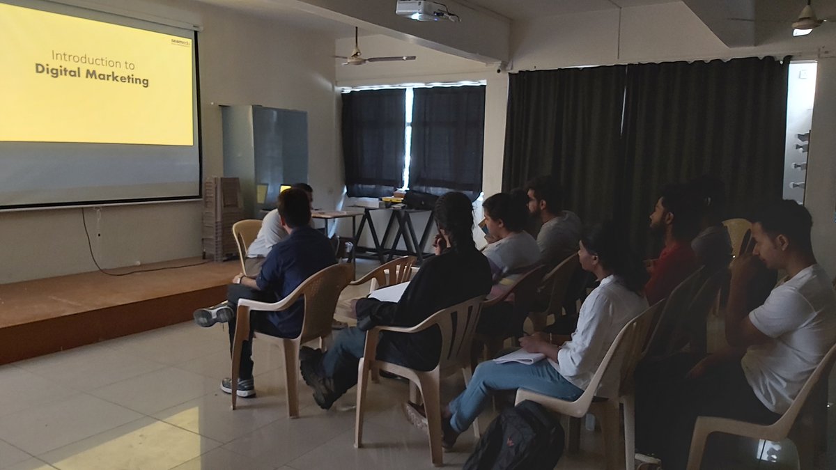 Seamedu's tweet photo. Our Bangalore Photography students attended #digitalmarketingworkshop. Where they learnt #socialmediamarketing Digital Marketing Research, and what separates good content from great content.
#digitalmarketingresearch  #photography #seamedubangalore @Seamedu #workshop https://t.co/s91OV0x0Tu
