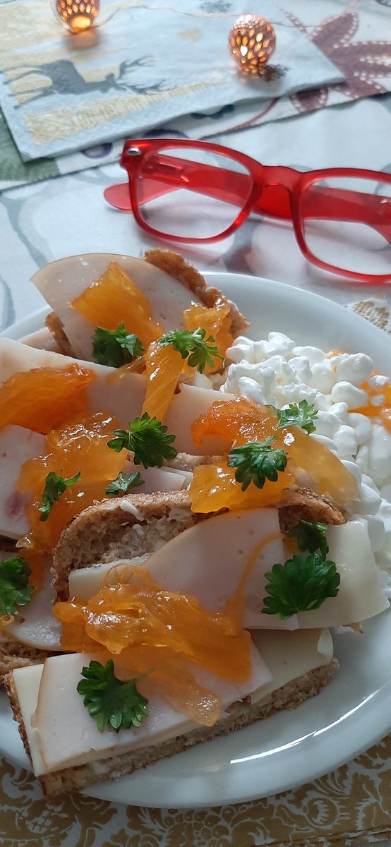 MaipuMaire's tweet photo. Aamukahvit ☕ #puuron🍲päälle😋
Jos maistuu, niin ole
hyvä☕🍛💞🤗 @JohannaKukka @TiinaAiraksinen @SimoTaimi @annelitiainen1 @maija_ku @MariaKuutti @NarviHeli @minlaulai @kolmetoivetta @riikka_huttunen @SariPykala @altairErkki #lämmikkeeksi☕ https://t.co/2xSr1DmmQq