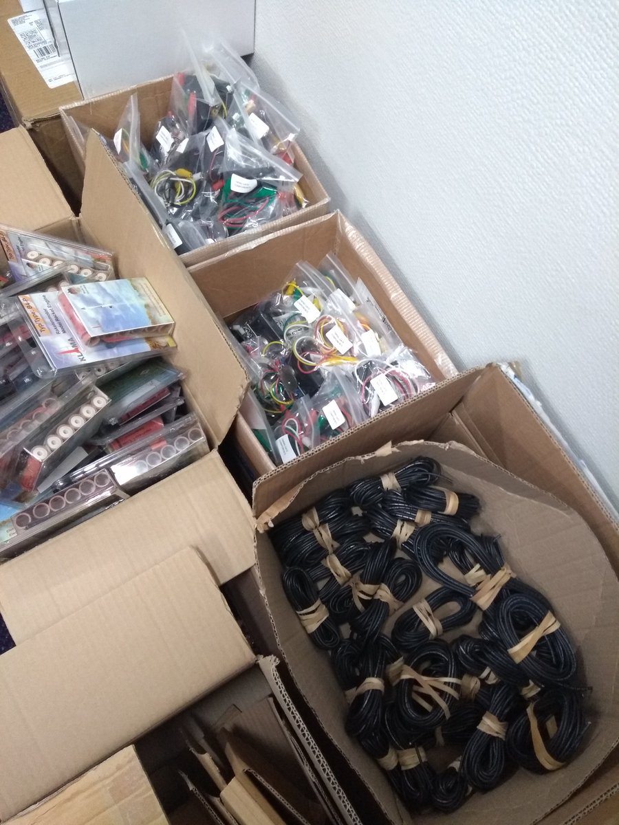 activeducator's tweet photo. Hundreds of Race To The Line kits being assembled by The Learning Partnership and sent to schools.
You can appreciate how big the programme is when you consider each kit will support 150-250 students!
@Dendrite_me
https://t.co/ewjt0wlu1w
#STEMeducation #rttl #rttluk https://t.co/CvDxZmzWwu