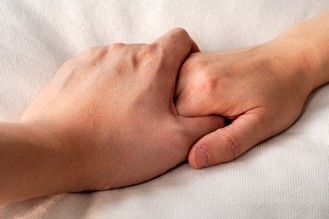 RashidAlalawi's tweet photo. #اليوم_العالمي_للسرطان 
الى كل من أصيب بهذا الابتلاء:السرطان لا يعني الموت كما كان في السابق، بل هو مرحلة ستتجاوزها بعزيمتك ودعم أسرتك ومجتمعك ونحن جميعا لك. https://t.co/Wx2BP9ViI6