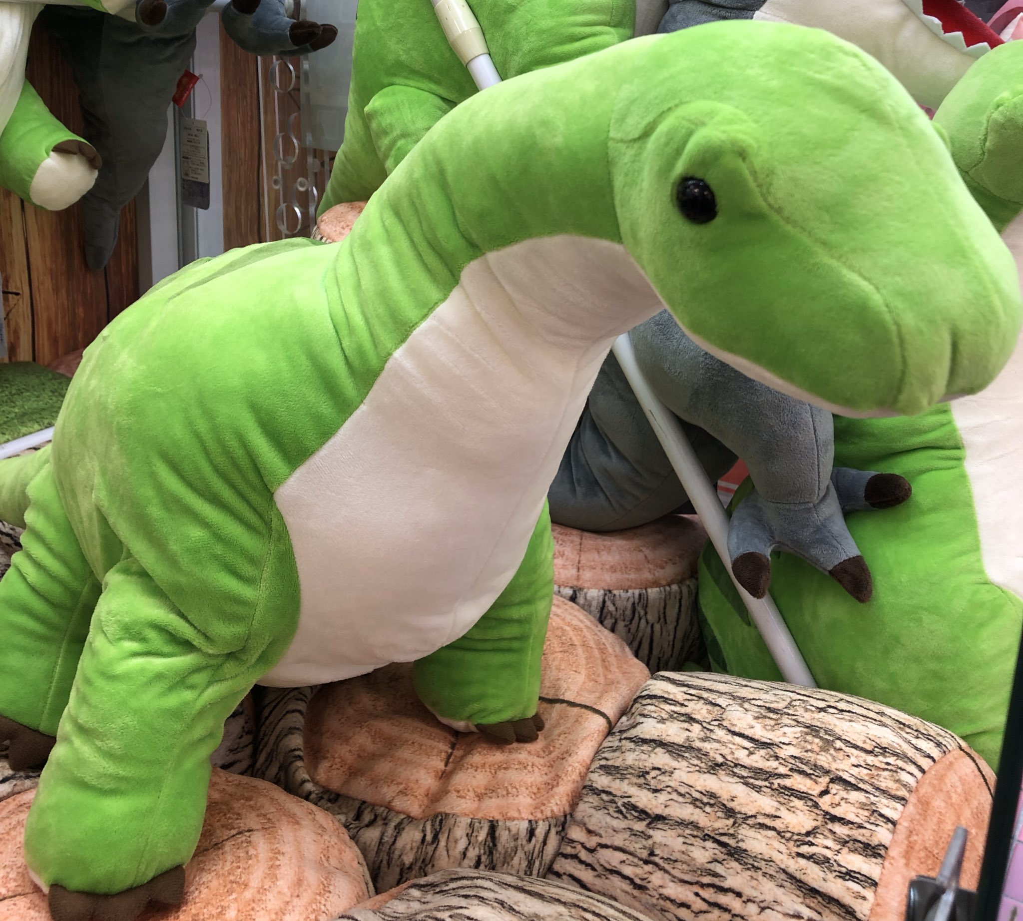 タイトーステーション秋葉原店 V Twitter 本日の新景品 ぞくぞく恐竜時代でかbigが一階にて展開中 緑のアパトサウルス と黒のティラノサウルス と黄色のプテラノドン の全3種類です かっこよくて可愛い恐竜たちをぜひお迎えしてあげてくださいね