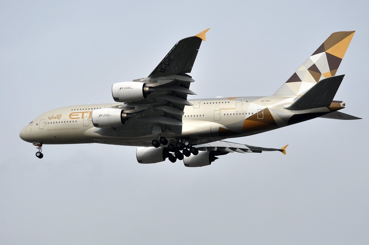 jmlesavions's tweet photo. Le petit avion du jour. Plane of the day.
#a6aph #a380 #a380861 #airbus380 #etihad #lhr #lhrairport #AvGeek #avgeeks #aviation #planespotting #planespotters @EtihadAirways https://t.co/M1XbjJzPQ2