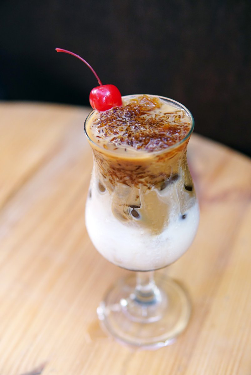 Jika Anda termasuk penikmat kopi, Anda dapat mencoba menu minuman kopi terbaru kami,  "Batavia Coffee". Minuman ini merupakan perpaduan antara gula aren, susu segar dan single shot espresso. Menu ini tersedia di Bantimurung Sky Pool &amp; Café.