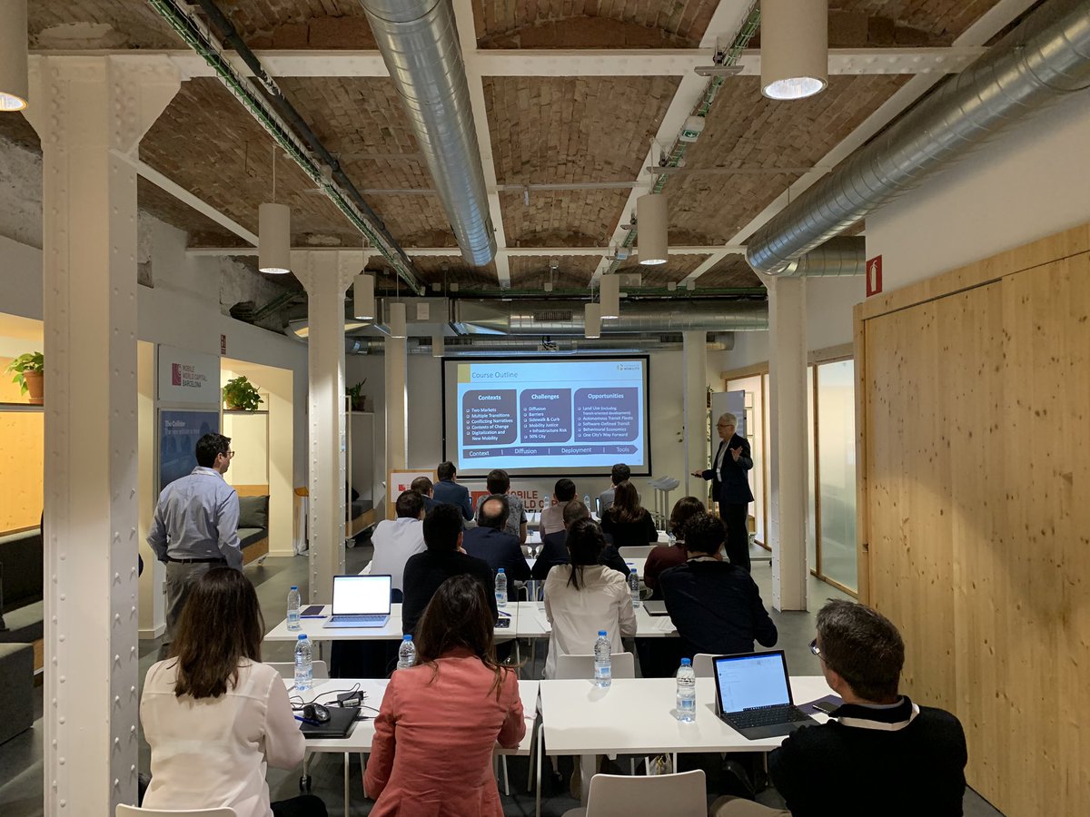 GoFactual's tweet photo. Full room today for the kick-off of the course #TheEndOfDriving in Barcelona. We’re so excited to have a world expert in #AV @TransitLeap share insight and guide us into thinking smarter cities ahead of automation, whatever form it will take! @newmobilitynow @esadecreapolis https://t.co/8HjoiP3z2o