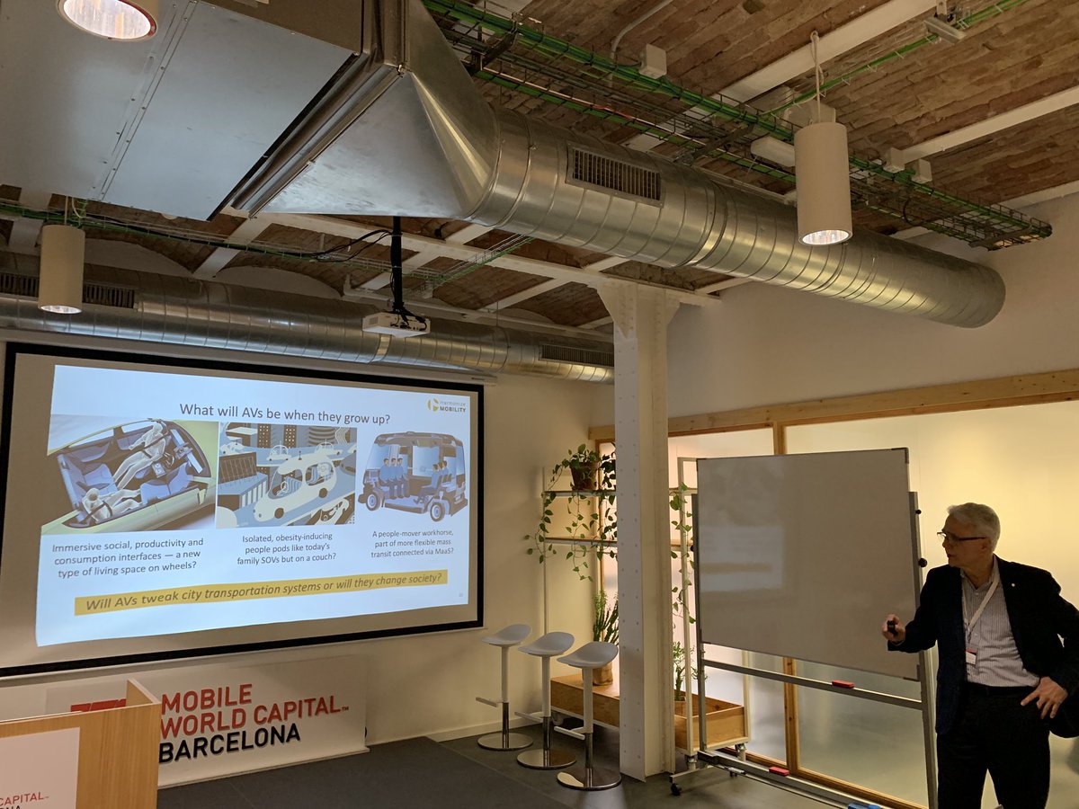 GoFactual's tweet photo. Full room today for the kick-off of the course #TheEndOfDriving in Barcelona. We’re so excited to have a world expert in #AV @TransitLeap share insight and guide us into thinking smarter cities ahead of automation, whatever form it will take! @newmobilitynow @esadecreapolis https://t.co/8HjoiP3z2o