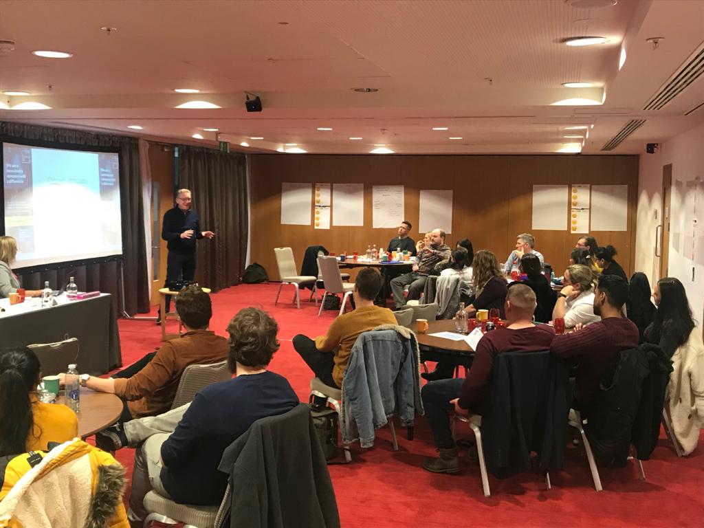 entecsi's tweet photo. We love it when a team comes together! It was great to get the whole #Entecfamily around the table yesterday for our regular company briefing #team #TuesdayMotivation #Projectmanagement https://t.co/etTJEm5VJ5