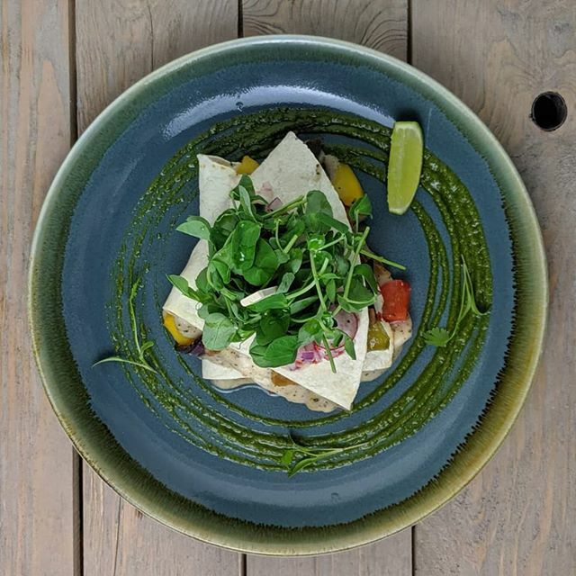 OffbeetRetreat's tweet image. The Quesadilla taking center stage today! Our homemade seitan with roasted veggies, a mexican style tomato sauce and vegan mozzarella 💚 Beautiful!
.
.
.
.
.
.
.
.
.
.
.
.
#veganhampshire #vegan #lovevegan #veganfood #veganfoodoftheday #foodoftheday #… ift.tt/37VJfxD