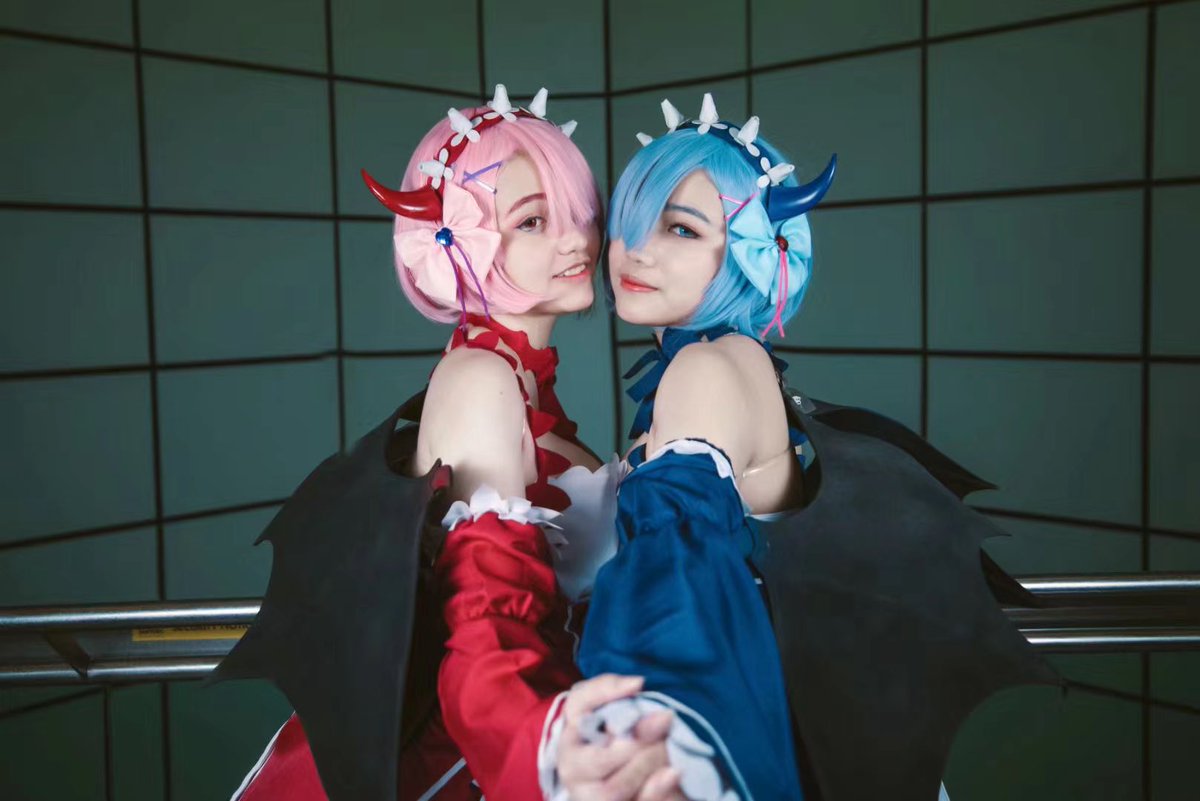 LHanaki's tweet photo. Ram&Rem cosplay (little devil version)♡
小恶魔拉姆&蕾姆
Late late post but here we are~
Ram & Rem cosplay
Ram: Hanaki/花鬼
Rem: Meiko/莓珂
photo credits:@hiksrimgs
#ramandrem #re0cosplay #Re0 #cosplay #cosplayergirl #cosplayers #cosplaying #RamCosplay #RemCosplay #LittleDevil https://t.co/z1CHjES2RL