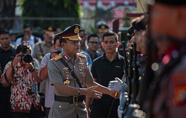 Harianternate's tweet photo. Sedikitnya delapan Kapolda yang di mutasi melalui Surat Telegram Nomor: ST/385/II/KEP./2020, Senin (3/2/2020).  #bareskrim #Kapolri #TepatCepatAkurat #HarianTernate https://t.co/a2RdeyTkAM https://t.co/zSeu0VDUZg