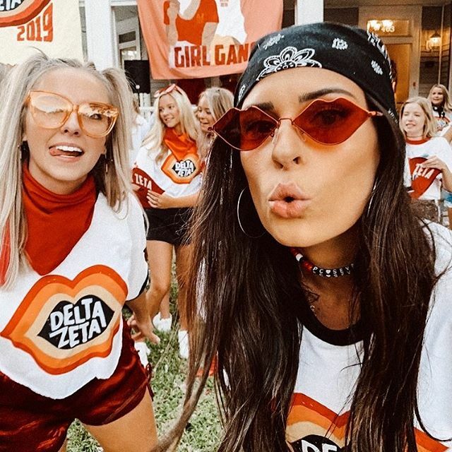 LoseYaCool's tweet photo. take me to your girl gang 🖖🏼 | custom #LoseYaCool bid day tees 💋 link in bio to get started on your custom order! https://t.co/qrCx8r1XEg https://t.co/hoSbHoJ1In