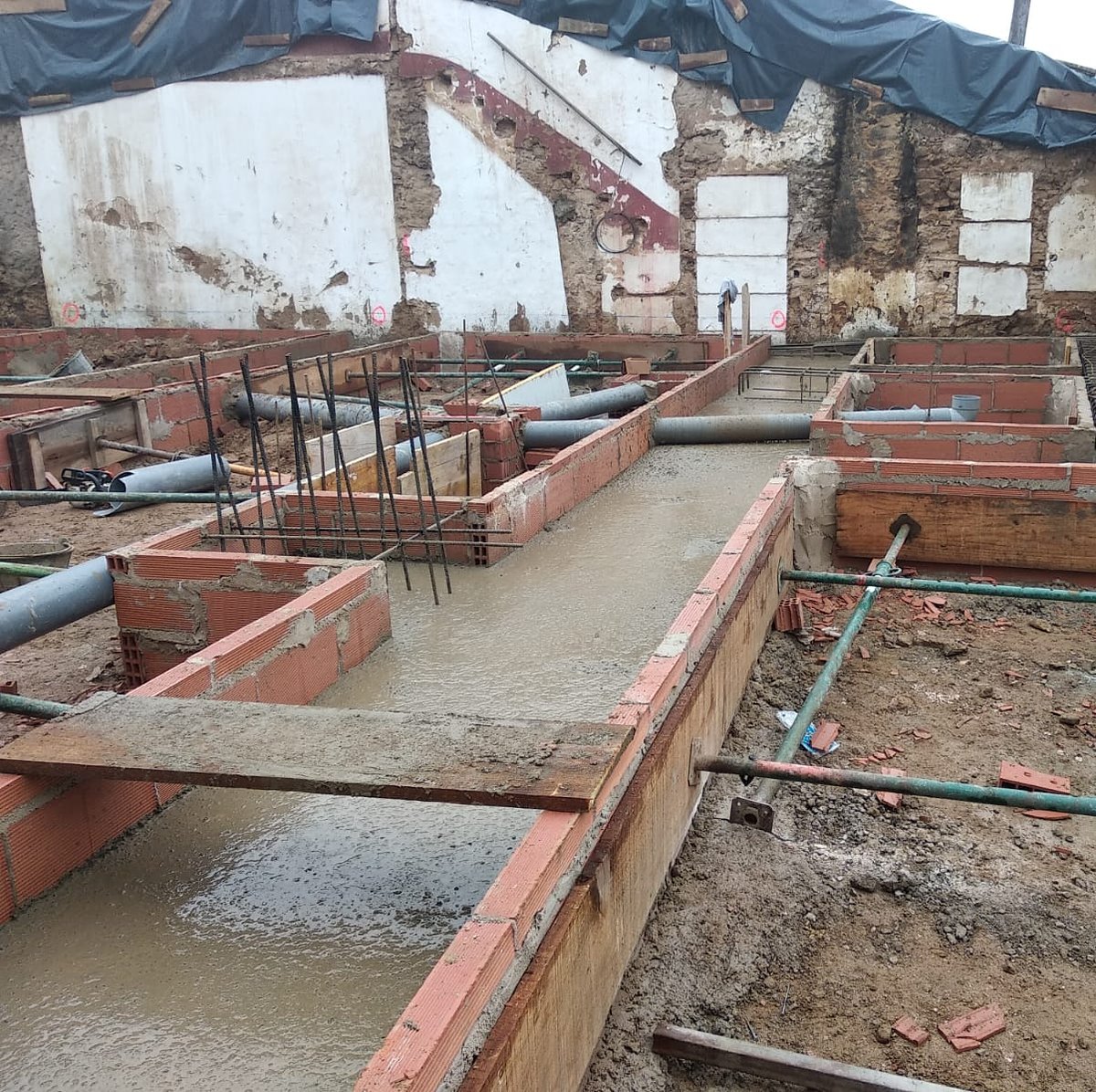 gbaracena1's tweet photo. #BuenosDiasATodos #FelizMartes
Después del derribo, empezamos con los cimientos, comenzamos la semana, #vamos 💪
#BuenosCimientos #BuenosComienzos #Vivienda #Saneamientos #Obras #GarciaBarrero #CuandoTuCreesEnTuProyectoNisotrosCreemosEnTi #FelizSemana https://t.co/3PddErt06K
