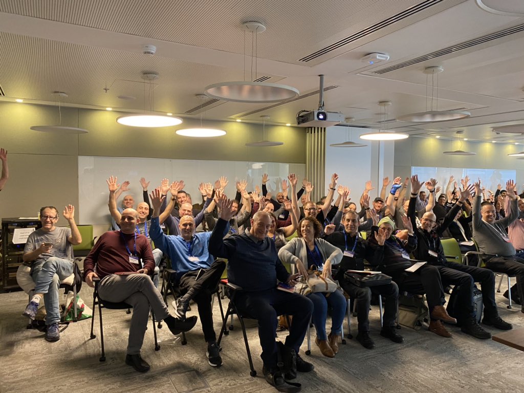 sandeshr's tweet image. @joelkallman opens the conference with some Hebrew 😱 to introduce himself and the crowd goes wild !! #ilougTechDays2020 @iloug_org #iloug