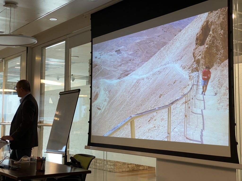 sandeshr's tweet image. @joelkallman opens the conference with some Hebrew 😱 to introduce himself and the crowd goes wild !! #ilougTechDays2020 @iloug_org #iloug