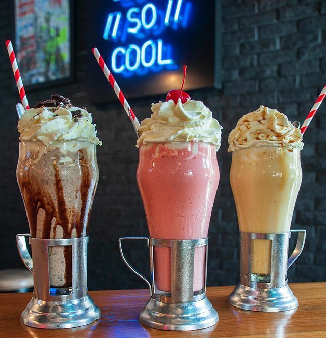 BlackTapKSA's tweet photo. خلّك فخم، خلّك كلاسيك! 🍨 baby, you're so CLASSIC #blacktapksa #blacktapthat #milkshake https://t.co/W59e0YNW85 https://t.co/qbUlzgJKfY