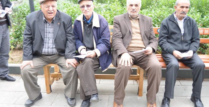 Erken emekli olmak için bu tarihlere dikkat! 3600 günde emeklilik...

milligazete.com.tr/haber/3631490/…