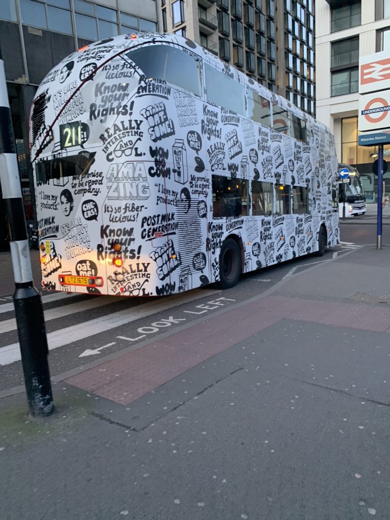 Pretti80's tweet image. Eye catching advertising 👍🏾 @OatlyUK @oatly