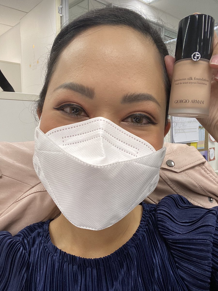 xpetongx's tweet photo. ช่วงนี้ต้องใส่มาส์กแทบจะตลอดเวลา
เพื่อไม่ให้เลอะ area ที่มาส์กจะปิดทับ 😷
เราก็เลยแต่งหน้าแค่ครึ่งเดียวค่ะ (ครึ่งบน/ครึ่งล่าง) 😜😜😜
เพราะไม่สามารถอยู่โดยไม่แต่งหน้าได้ 😆
ใช้รองพื้น Giorgio Armani Luminous Silk ♥️ + สเปรย์ล็อกเมคอัพ Urban Decay Pollution Protection ค่ะ https://t.co/p6FG89igeG