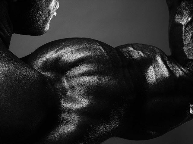 Think you need the chin to know what you’re looking at, Marius and his bicep! .
.
.
.
.
#emotions #blackandwhite #pictureoftheday #advertising #londonphotographer #workout #fitness #strength #muscle #bodybuilding #closeup #portraits #redcamera #stills #s… ift.tt/3b97Gde