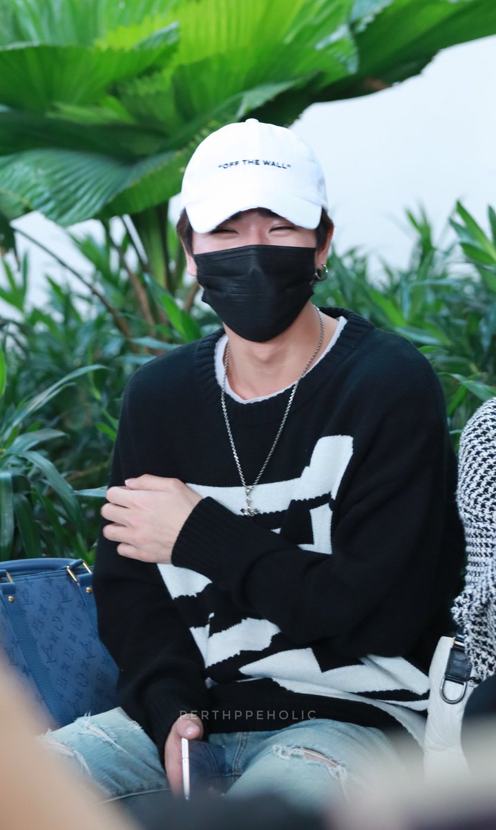 perthppeholic's tweet photo. มาช้า(มาก) ดีก่าไม่มา คิคิ
#PPEwithMask https://t.co/rm1ihfSGm1