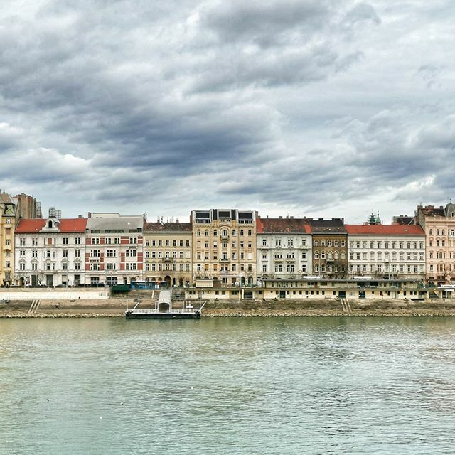 jarokelohu's tweet photo. #cloudporn
.
.
.
.
#rakpart #architecture #instabp #budapestmoments #welovebudapest #danuberiver #jarokelo https://t.co/L2kkNZjOwe