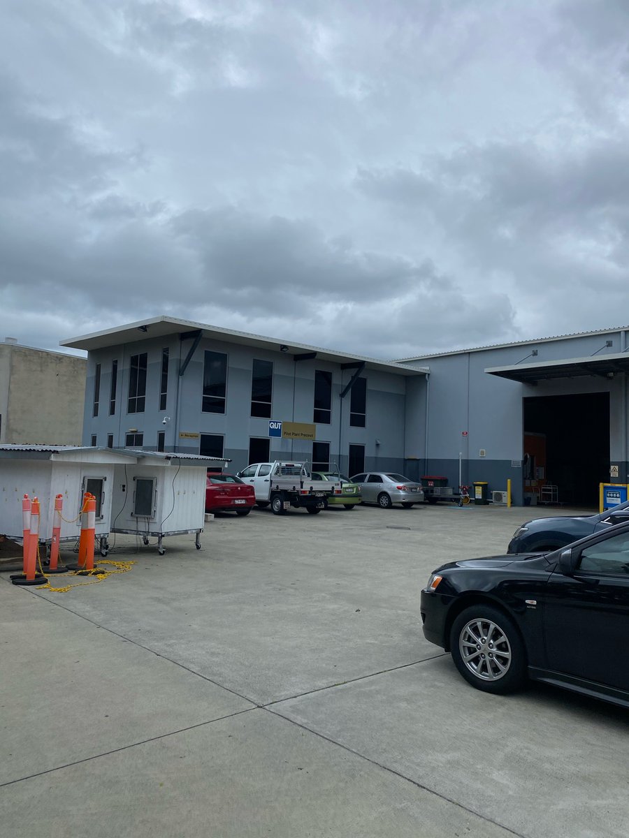 MnEnergyLtd's tweet photo. Great to be invited to tour @QUT Pilot Plant Precinct to see Australian battery manufacturing in action! #cathode #battery #ev #lithium #cobalt #manganese #renewable #cleantech https://t.co/h7wEMNGCZk