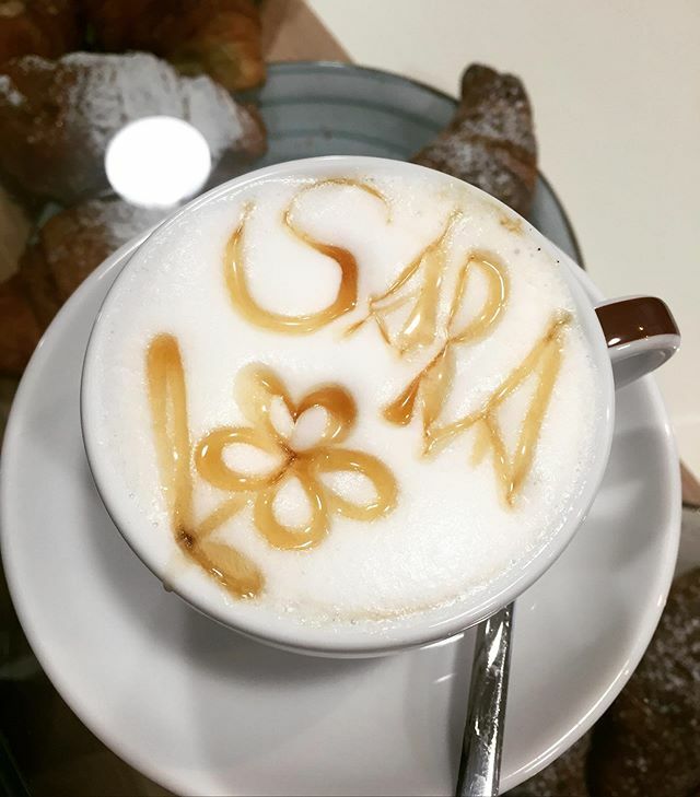 InCucinadaSari's tweet photo. Per iniziare una giornata al lavoro non c’è nulla di meglio di una colazione nel mio luogo preferito ... #sharecafe 💕 
Buon lavoro amici! 
#breakfast #colazionetime #colazioneitaliana #cofabb #coworking #vitadacoworker #coworker https://t.co/u9aiOVi29M https://t.co/6Yc51l0jtf