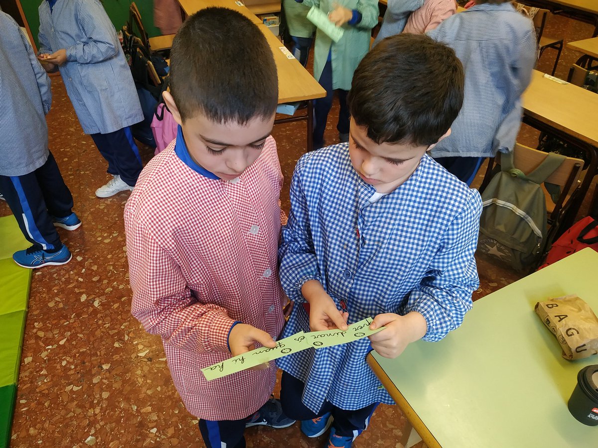 escolaminguella's tweet photo. RT @LauraMiCa3: A #2nprimaria de les @escolaminguella hem començat el concurs de Masterxef! Serem capaços de treballar en equip i fer els millors menús saludables? Segur que sí! https://t.co/uCM2jisvhc https://t.co/OGKx5AZWOw