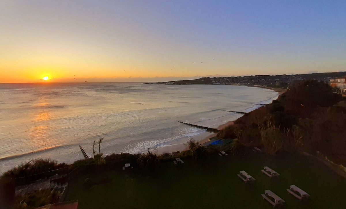 PhilNaylor2's tweet photo. Sunrise over #SwanageBay this morning as used by the lovely @carolkirkwood @bbcweather on @BBCBreakfast . Photo credit "Park". Me 😊. @SwanageTIC taken from @GrandHotelSW Sorry about the dodgy horizon 🙄 https://t.co/5bX2v8edK0