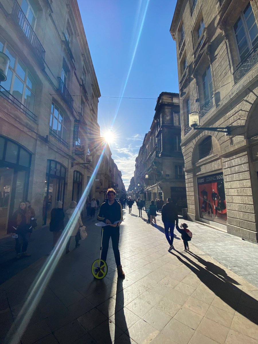 La Braderie d'Hiver=30 ans d'existence, 150 commerçants non sédentaires (venus exprès pour l'événement), 215 commerçants sédentaires (commerces habituels), 2km d'exposition, une équipe à pied d'oeuvre parcourant 2000km (Paris/Stockolm)🤪
🔜6, 7 et 8/02 #braderie #RDQ #commerce