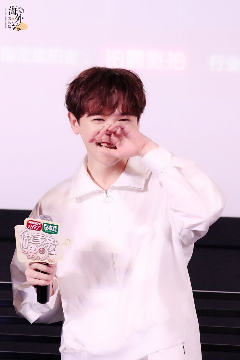 AzorachinC's tweet photo. 【190730 Men who do housework Premier 4p】

Going through old saved, and found a lil butter ball

#尤长靖 #YouZhangJing #AzoraChin #NinePercent #요장징 

*Please do not re-edit the photo https://t.co/HzmMx2IB9S