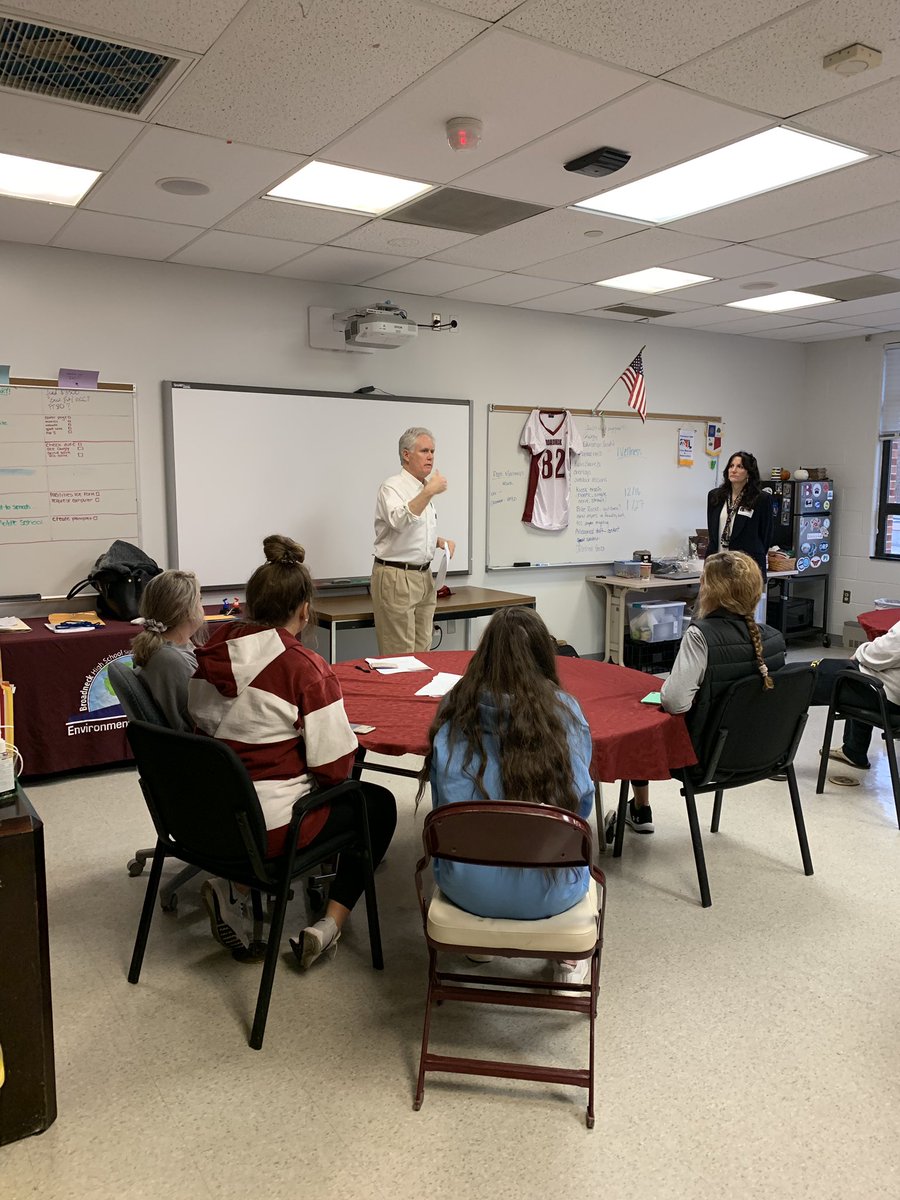 BhsLiteracy's tweet photo. It’s never too early to talk investments and budgeting! AVID Seniors learn about responsible investing (including Environmental, Social, &amp; Governance investing!!) #FinancialLiteracy #EnvironmentalLiteracy #AACPSAwesome https://t.co/28KD3UYaq0
