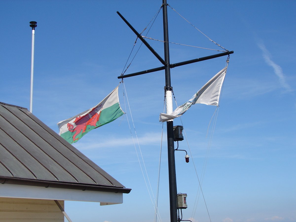 AnthonyErnest's tweet photo. We have asked the Vale Council, as owners, to sort out the torn and decrepid flags on the flagstaff. All good Mariners will appreciate why ! https://t.co/af00BHuLY6