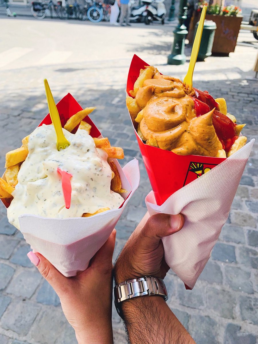 De Engelstalige term "French fries" heeft niets te maken met Frankrijk. Het komt van het oud-Engels werkwoord "to french", wat betekent "in de lengte snijden".