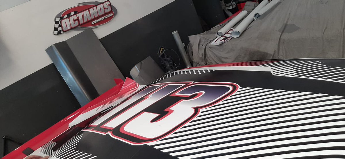 equipoOCTANOS's tweet photo. 🖌🎨 Avanzan los trabajos de ploteo en la #Dodge de @FacuSantos13 para el debut del fin de semana en #TCPM
.
Cc @SantosRacingOk 
@actcargentina
📸 @Hugo_al_man https://t.co/qoK2XYjtVG