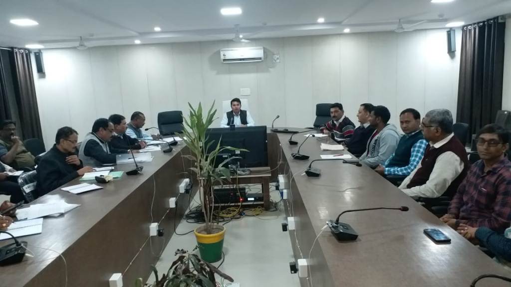 #Betul 
रबी सीजन में अच्छे उत्पादन की संभावना के चलते समर्थन मूल्य पर उपार्जन के बेहतर इंतजाम किए जाएं- कलेक्टर श्री नायक.
वेयर हाउस संचालकों की बैठक आयोजित.
facebook.com/probetul/posts…
<a href="/CMMadhyaPradesh/">Chief Minister, MP</a> <a href="/collectorbetul/">Collector Betul</a> <a href="/JansamparkMP/">Jansampark MP</a>