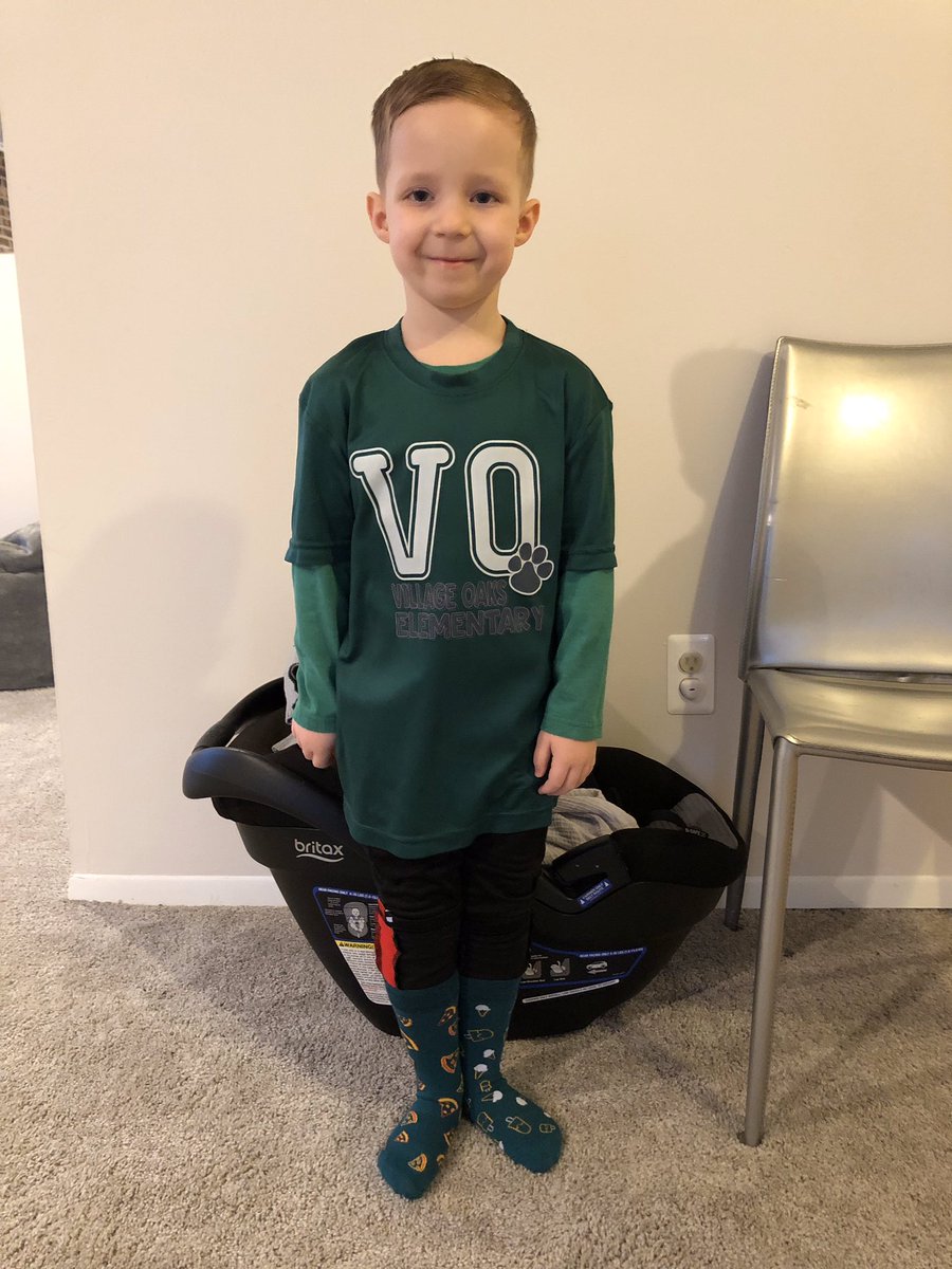 mjcraw's tweet photo. STRONG school spirit game today from @larscraw, selecting one pizza sock and one ice cream sock.

Big thanks to @NoviIncubator and @OnPurposeSocks!

#stuvoice #studententrepreneurship @NoviVillageOaks @aofili1 @DanielleCourte6 @Macys https://t.co/RmH5WMtGRk