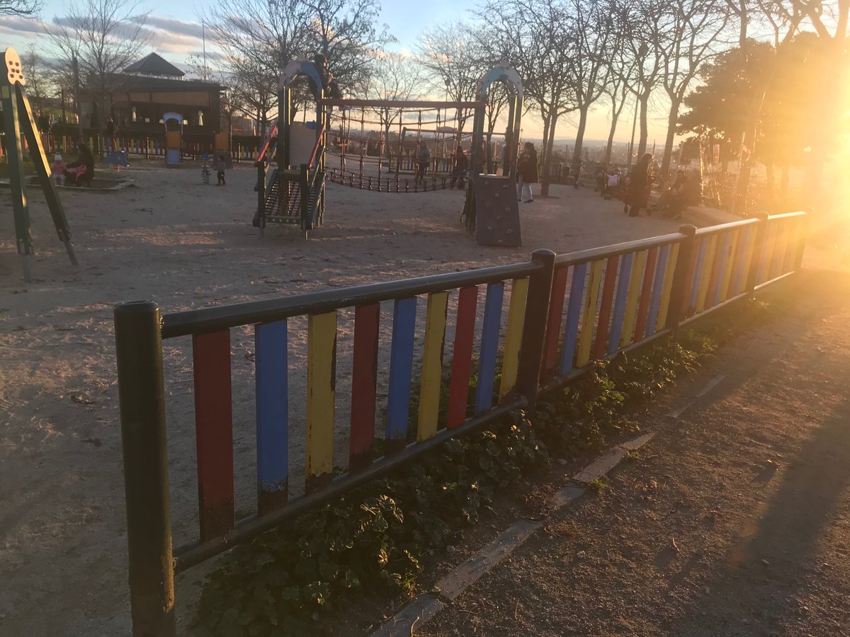 AVFontarron's tweet photo. @Lineamadrid @JMDpvallecas Adjunto fotografías. Por favor, cumplan con el mantenimiento de parques y jardines. #SYRLM #RenovemosFontarrón https://t.co/Eb030njKiI
