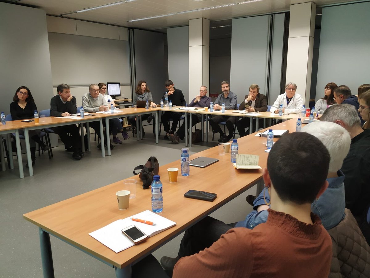 VHIR_'s tweet photo. Vall d’Hebron ha acollit avui una reunió del grup d’#hepatitis de la @sev_virologia, organitzada pel Dr. @JosepQuerSivila, del grup de recerca de malalties hepàtiques https://t.co/6m4fGIM1X8