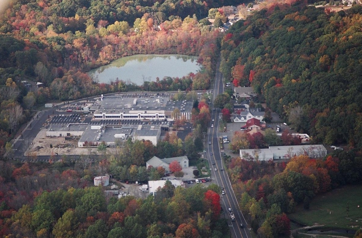 Ponds Edge Professional Park, 901 Ethan Allen Highway in Ridgefield, CT. We have multiple spaces available from 3,300 to 17,500 SF. Medical, Fitness, Wellness or other professional uses! Call Bob Cascella, Grove Street Realty Advisors 203-731-7492. #RealEstate #Medical #Wellness
