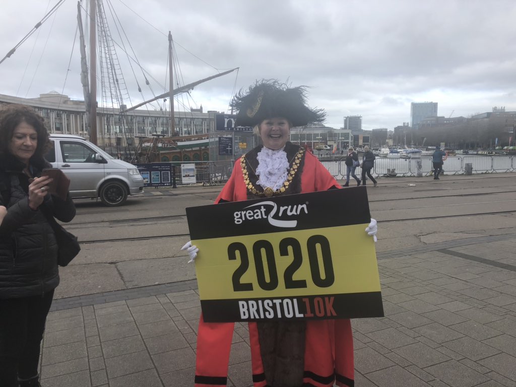 KGarvey20's tweet image. Quick lunch-break to join @brislordmayor and fellow runners from @BristolCouncil for #Bristol10K photoshoot 🏃🏽‍♀️🏃‍♀️🧑🏼‍🦽🏃🏿‍♂️🏃🏿‍♂️👨🏿‍🦽🏃🏽‍♂️👩‍🦽🏃🏾‍♀️#Starjumps @Brisarts_events
