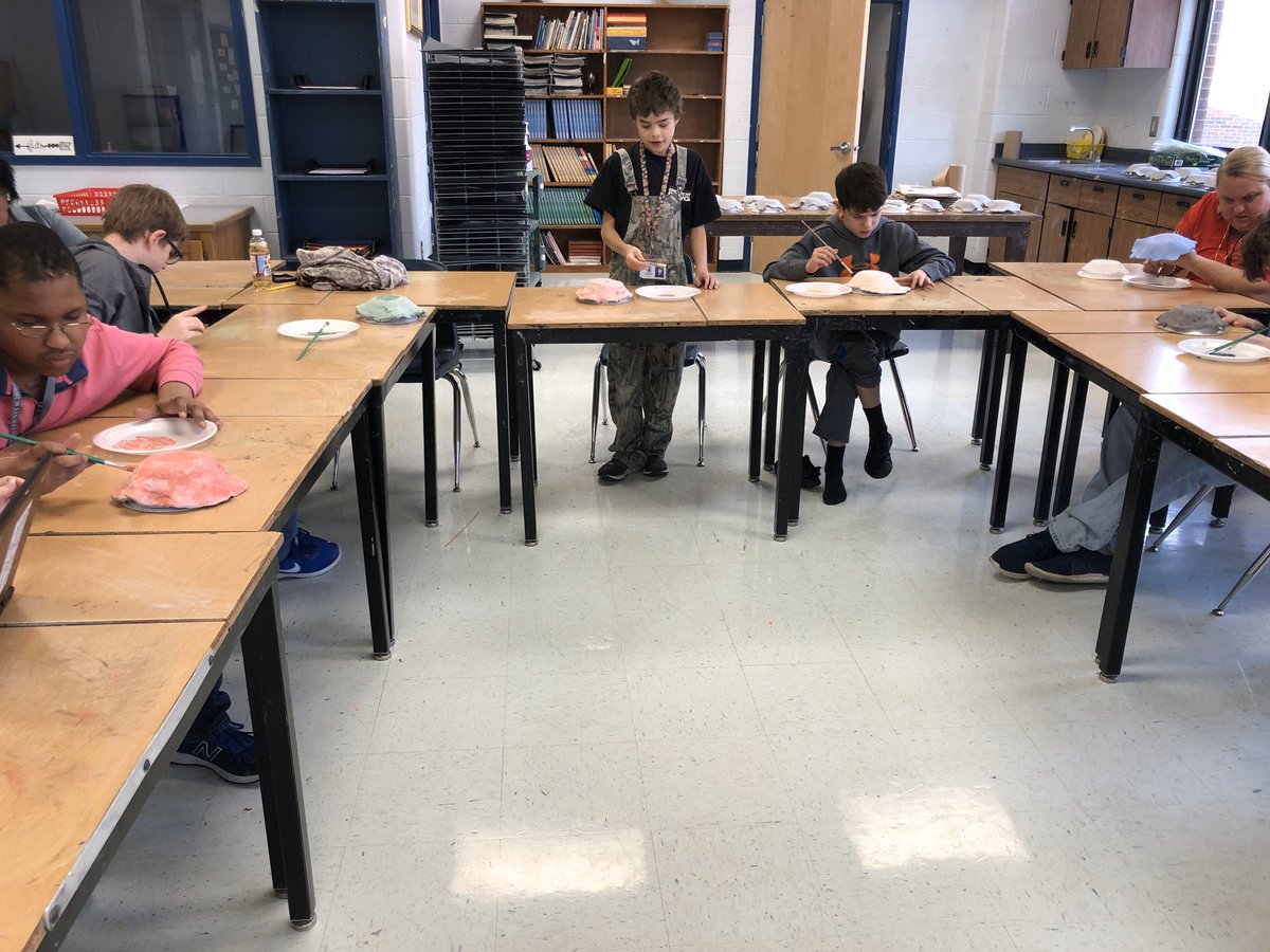 MrsPooleAMS's tweet photo. Working on glazing our slump bowls in @ms_holcomb art class yesterday @ArmucheeMiddle https://t.co/hFt1ddO7pK