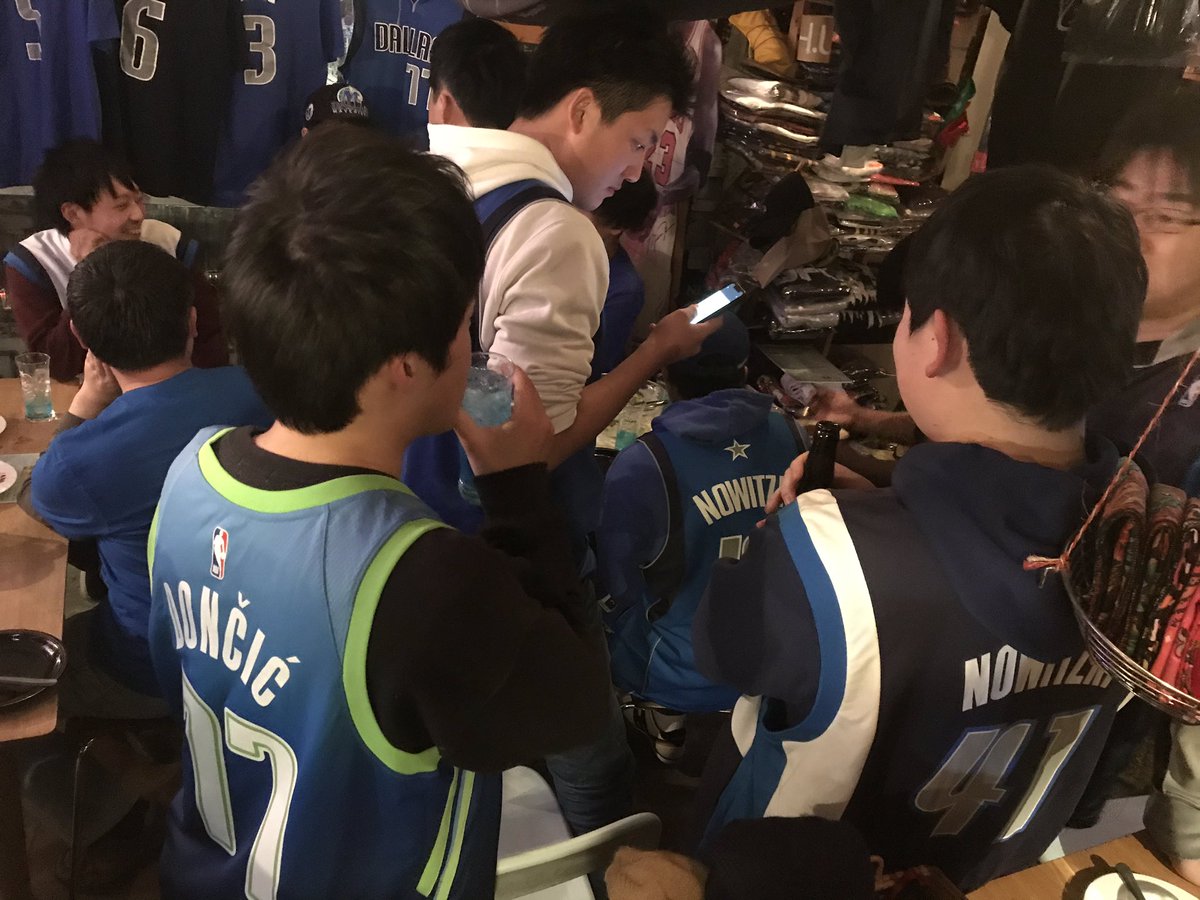 hojaluna's tweet photo. DallasⓂ️Blueに覆われる
BALLTONGUE店内
#NBA #NBAWear #MFFL
#basketballcafe #balltongue
#tokyoeastside https://t.co/aofplUemvE