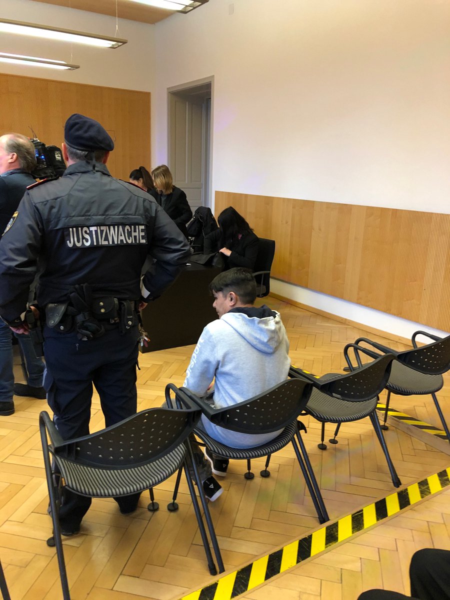 Höchststrafe für Angeklagte im Raubprozess in Feldkirch. 15 und 7 Jahre Haft. Beide einschlägig vorbestraft. #homeinvasion kommt in Vbg immer öfter vor sagt Polizei.