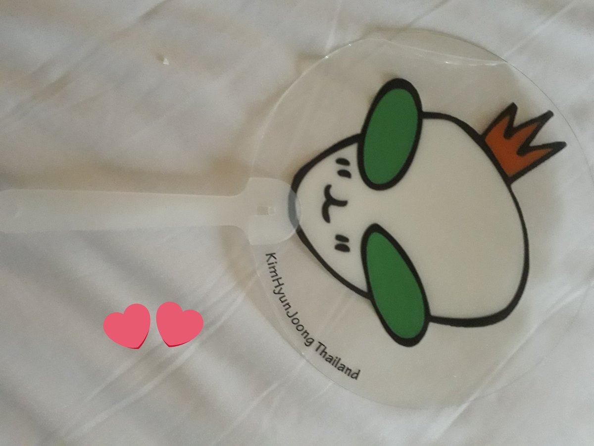 25edt's tweet photo. Thank you KimHyunJoong Thailand for the gift it is beautiful  i  love it very much 😗 #KimHyunJoong #HENECIA https://t.co/pARqOOsjZK