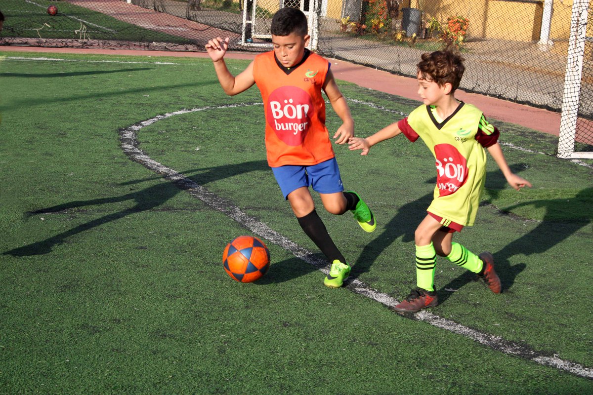¿Sabías que en nuestras canchitas funcionan academias de fútbol base?. Ven todas las tardes desde las 4:30pm. 

#canchitas #futbol #niños #academiadefutbol #maracaibo