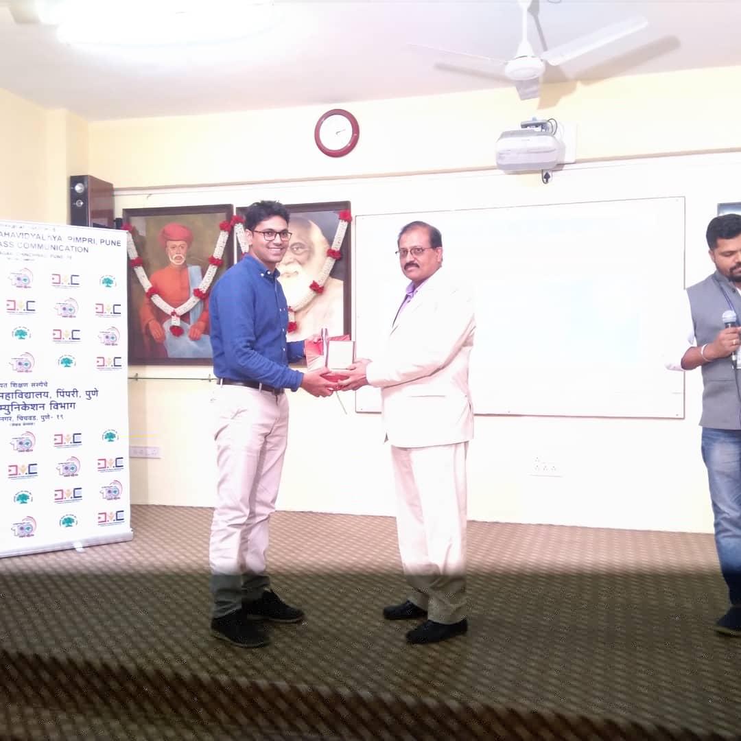 mp_college's tweet photo. समभाव फिल्म फेस्टीवल दुसऱ्या दिवशी उपस्थित असणाऱ्या प्रमुख पाहुण्यांचे स्वागत.
#filmfestival #pune #pimparichinchwad #masscommunication https://t.co/mohUHTRGcv