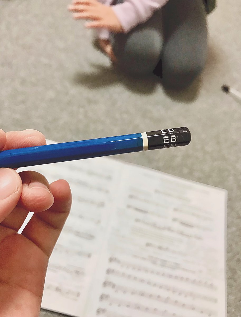 大澤めいこ En Twitter 生徒ちゃんに鉛筆を借りたら 濃さが Eb 7bに相当するらしい 濃い鉛筆が好きなので いいなあ と言ってたらお母様から数本頂いちゃいました たくさん使う