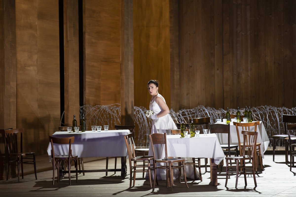 OperaRoma's tweet photo. "Giulietta!…O mia Giulietta! Sei tu…ti veggio…ti ritrovo ancora".
Alle 20 la penultima recita de 'I Capuleti e i Montecchi', con #MariangelaSicilia (Giulietta) e #VasilisaBerzhanskaya (Romeo)
#operaroma #TORcapuleti

ph. Yasuko Kageyama / TOR https://t.co/jZiTbpZSv8