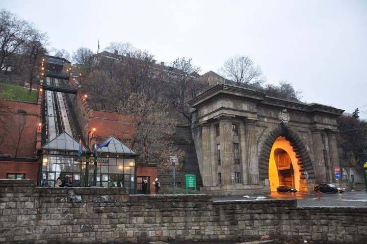 VineyardKapolna's tweet photo. #BudapestGuide #districts in Budapest: Most famous is District 1, the Castle District 🇭🇺🏰
➡️ #Hungary #Budapest #ToDoBUD #WhatToDoBUD #travelbudapest #CastleDistrict
Read more https://t.co/oesi96PX4q https://t.co/8kwcOoKCGp